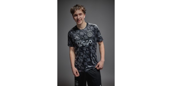 AFC Ajax nieuw seizoen tweede voetbalshirts